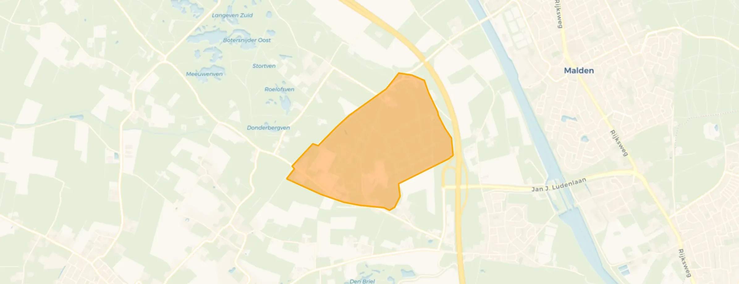 Kaart van Verspreide huizen bosgebied ten westen kanaal