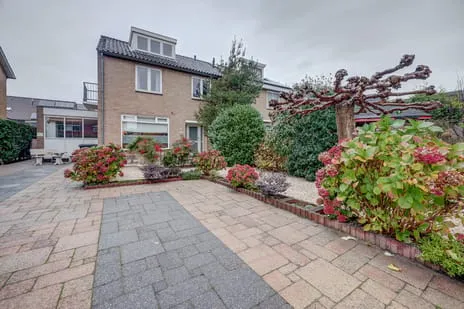 Twee-onder-één-kap te koop: 's-Gravenzandseweg 104, Opstal Naaldwijk