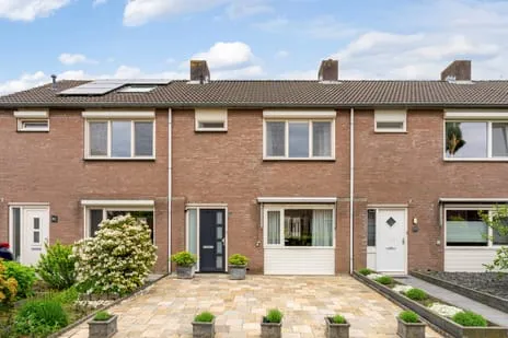 Tussenwoning te koop: 't Buske 28, Zeshoeven Udenhout