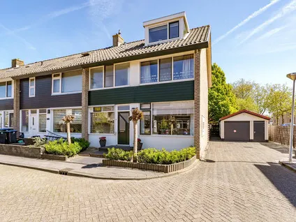 Hoekwoning te koop: 't Weerom 5, Centrum Barendrecht