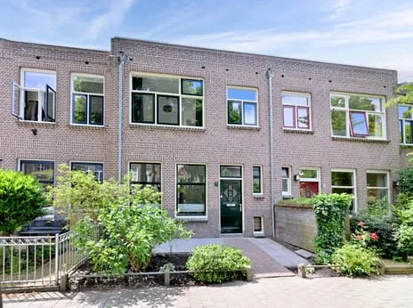 Tussenwoning te koop: A.J. Duymaer van Twiststraat 11, Burgemeestersbuurt Deventer