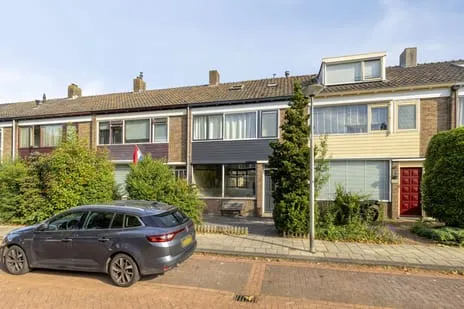 Tussenwoning te koop: A.M. de Jongstraat 40, Schiekamp-Zuid Spijkenisse