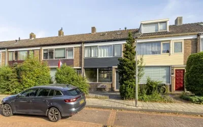 Terraced house for sale: A.M. de Jongstraat 40, Schiekamp-Zuid Spijkenisse