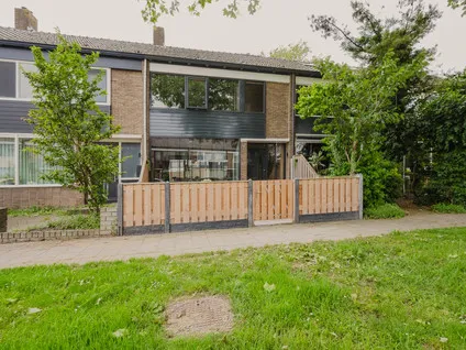 Tussenwoning te koop: A.M. de Jongstraat 67, Schiekamp-Zuid Spijkenisse