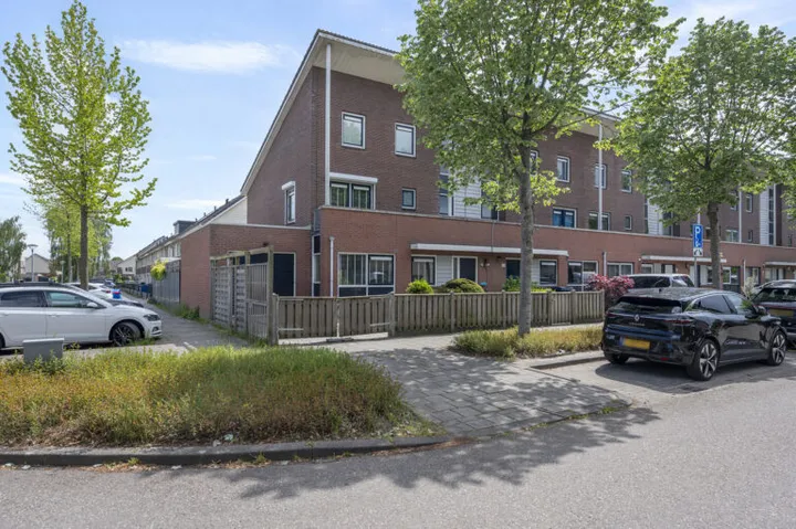 Hoekwoning te koop: A. Roland Holststraat 13, Literatuurwijk Noordwest Almere