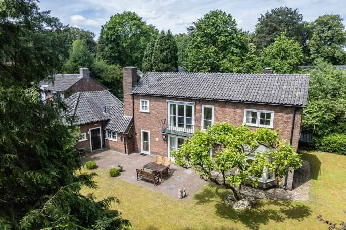 Twee-onder-één-kap te koop: A. van Oudenallenstraat 2, Bato's Wijk Oosterbeek