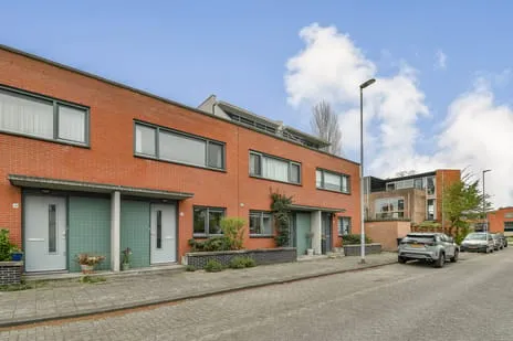 Tussenwoning te koop: A. Noordewier-Reddingiuslaan 207, Prinsenland Rotterdam