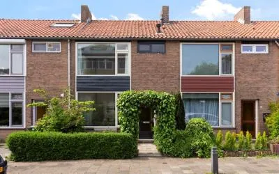 Tussenwoning te huur: A.J. van Reststraat 18, Poeldijk