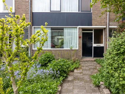 Tussenwoning te koop: A.M. De Jongstraat 59, Schiekamp-Zuid Spijkenisse