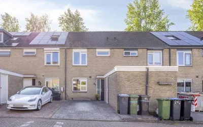 Tussenwoning te koop: Aakwerf 8, Wervenbuurt Gouda