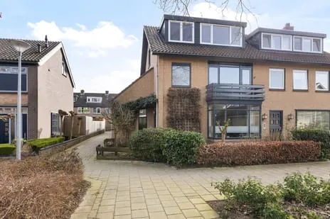 Twee-onder-één-kap te koop: Aalberse-lanen 76, Staatsliedenkwartier Woerden