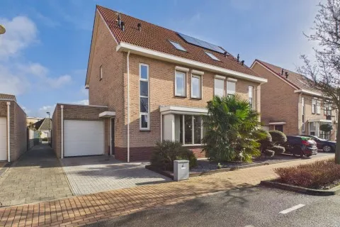 Twee-onder-één-kap te koop: Aalscholver 14, Othene Terneuzen