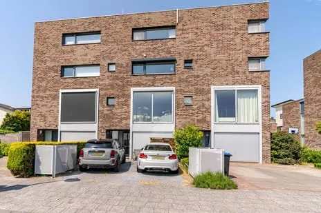 Terraced house for rent: Aalscholveroever 8, De Vissen 'S-Gravenhage