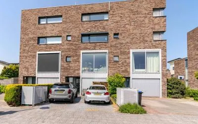 Tussenwoning te huur: Aalscholveroever 8, De Vissen 'S-Gravenhage
