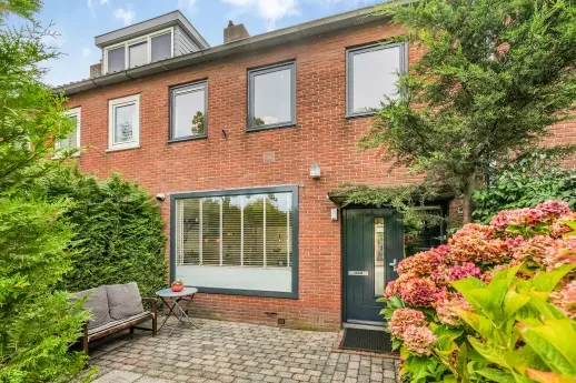 Tussenwoning te koop: Aaltje Noordewierlaan 22, Bussum
