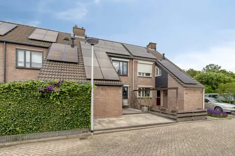 Tussenwoning te koop: Aan de IJsbaan 14, Kern Zuidland Zuidland