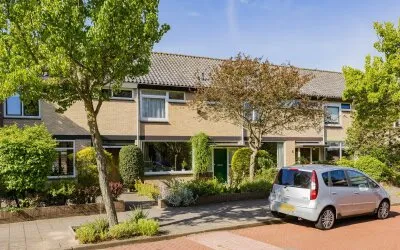 Tussenwoning te koop: Aardbeienvlak 3, Schiplaanbuurt Ijmuiden