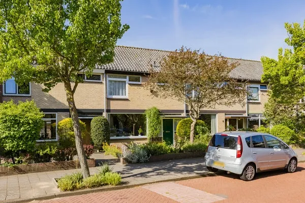 Tussenwoning te koop: Aardbeienvlak 3, Schiplaanbuurt Ijmuiden