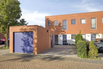 Hoekwoning te koop: Aardbeihof 1, Assen