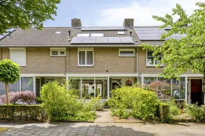 Tussenwoning te koop: Aardbeistraat 9, Vaartbroek Eindhoven