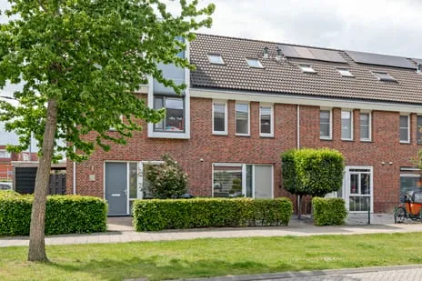 Tussenwoning te koop: Aardbeivlinder 124, Passewaaij-Zuid-Oost Tiel