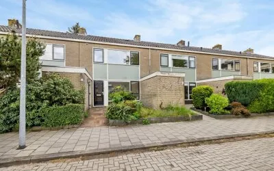 Tussenwoning te koop: Aardjesberg 8, Astronomische Buurt Hilversum