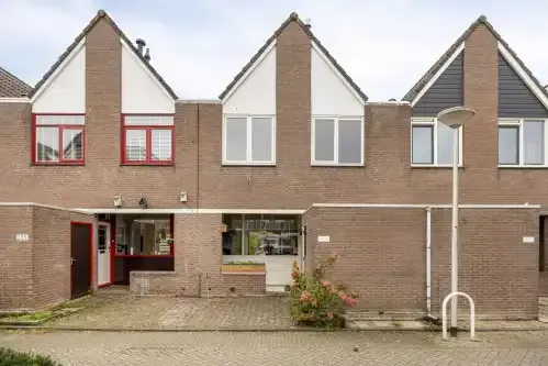Tussenwoning te koop: Aardster 237, Alphen Aan Den Rijn