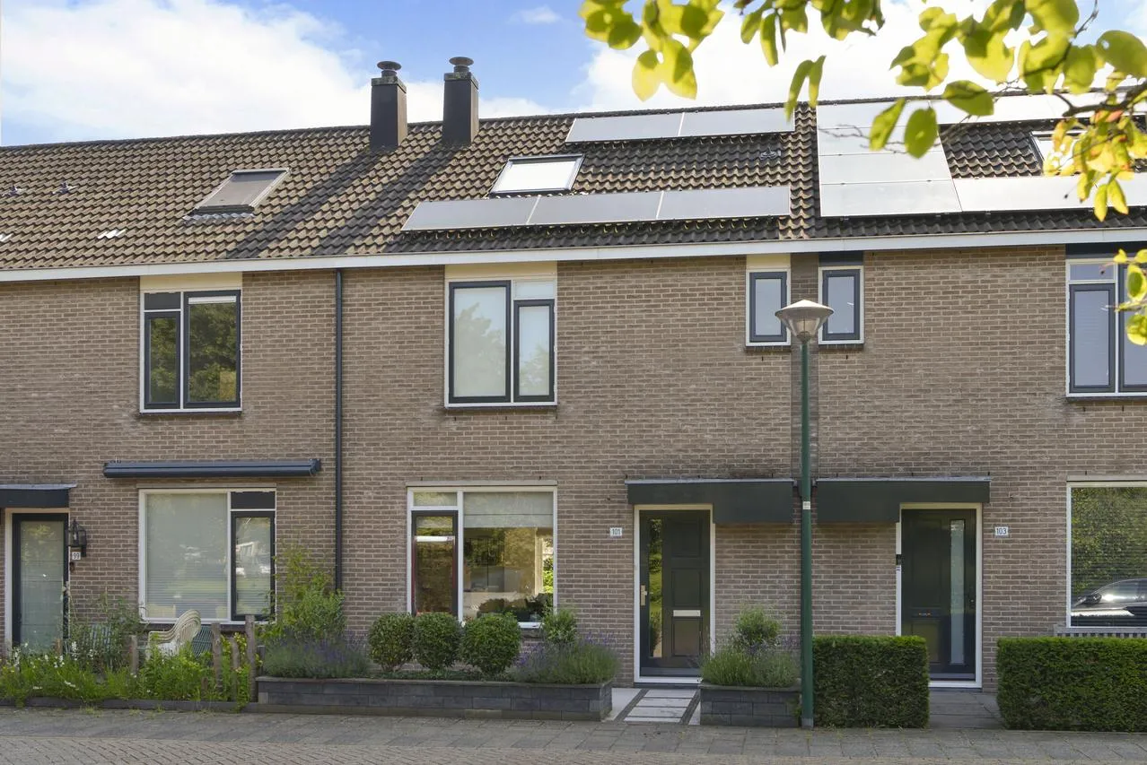 Tussenwoning te koop: Aartseveen 101, Eemnes