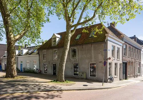 Tussenwoning te koop: Aastraat 1, De Hofstad 'S-Hertogenbosch