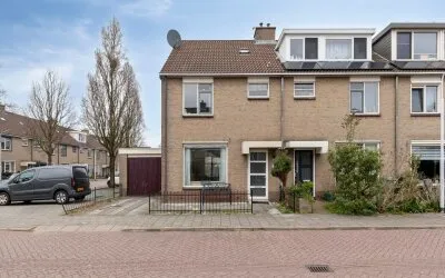 Corner house for sale: Abbenbroekstraat 32, Westerwatering Noord Zaandam