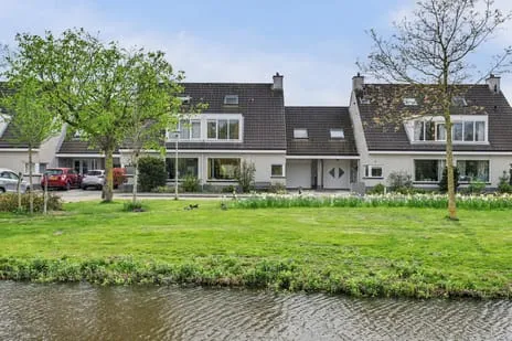 Tussenwoning te koop: Abdij 20, Klarinetsingel en omgeving Zwijndrecht