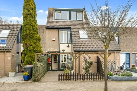 Tussenwoning te koop: Abdijland 30, 't Lien noord Leidschendam