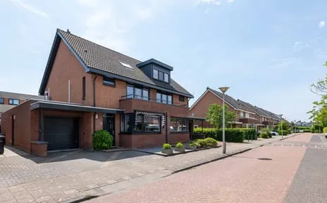 Twee-onder-één-kap te koop: Abdijweide 5, Hellevoetsluis