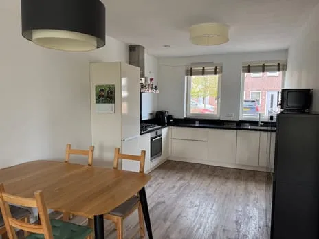 Tussenwoning te huur: Abdis Eustachiastraat 4, De Uithof 'S-Gravenhage