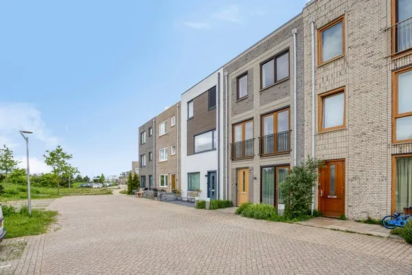 Tussenwoning te huur: Abebe Bikilastraat 26, Olympiakwartier West (brt) Almere