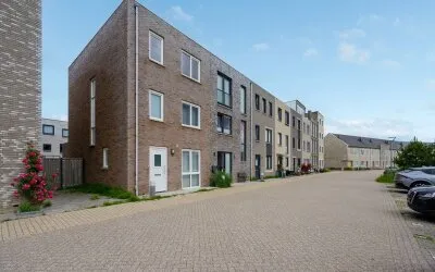 Hoekwoning te huur: Abebe Bikilastraat 18, Almere