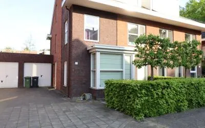 Twee-onder-één-kap te huur: Abeelhof 21, Schiebroek Rotterdam