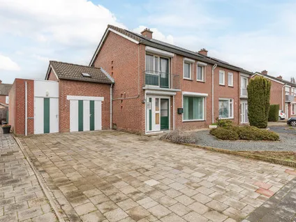 Twee-onder-één-kap te koop: Abeelstraat 19, Echt Noord Echt