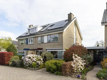 Tussenwoning te koop: Abel Tasmanlaan 28, Windrooskwartier en Heesterbuurt Gouda