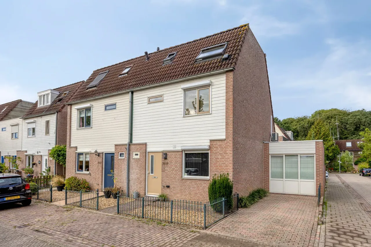 Twee-onder-één-kap te koop: Abersland 3609, Wijchen