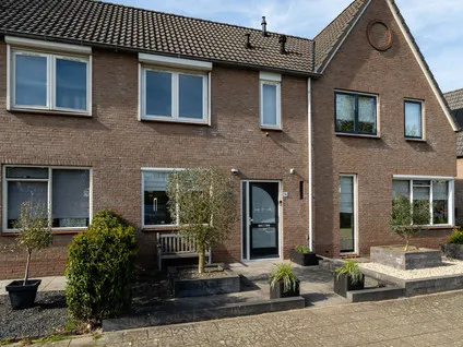 Tussenwoning te koop: Abr.Kuyperstraat 14, Andel