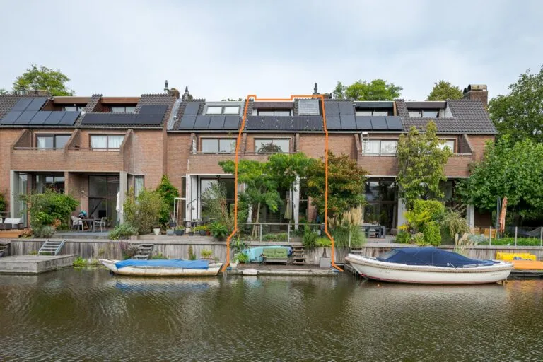 Tussenwoning te koop: Abraham Kuyperplein 5, Leiden