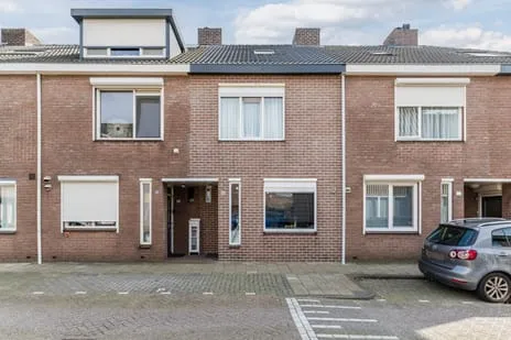 Tussenwoning te koop: Abraham Kuijperstraat 56, Pastorieklamp West Tilburg