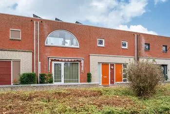 Tussenwoning te koop: Abraham Kuyperstraat 10, Tegelen