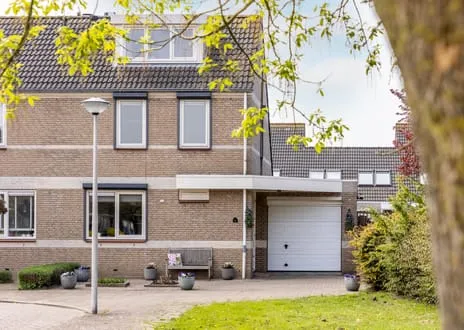Hoekwoning te koop: Abraham van der Hulststraat 7, Kruis Hoeffe Hellevoetsluis