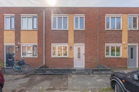 Tussenwoning te koop: Abraham van Lindenstraat 28, Schouten Voorhout