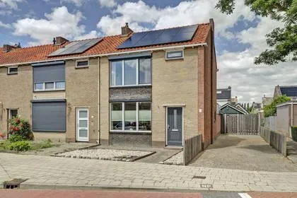 Corner house for sale: Acacialaan 18, Hooge Sluis Grootebroek