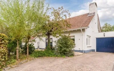 Hoekwoning te koop: Acacialaan 1A, Bomen Goirle