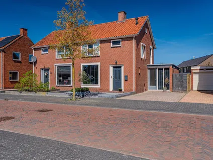 Twee-onder-één-kap te koop: Acacialaan 47, Winschoten-Bomenbuurt Winschoten