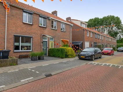 Tussenwoning te koop: Acaciastraat 60, Bomenwijk Waddinxveen